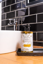 Гель для душа KHAYTE  с ароматом  Манго SECRET OF SPA 700 мл (дозатор в комплекте) 